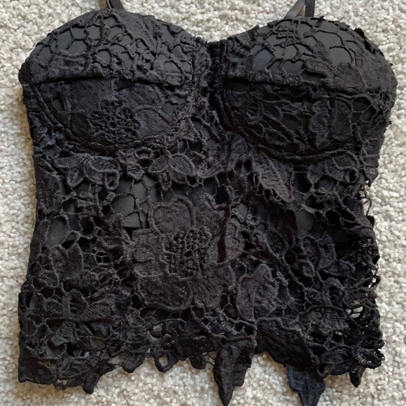 ✨Black Lace Top✨ - Picture 4 of 10